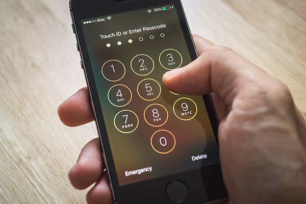 hand holding iphone